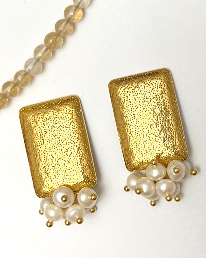 Brinco Clássico Pérola Dourado