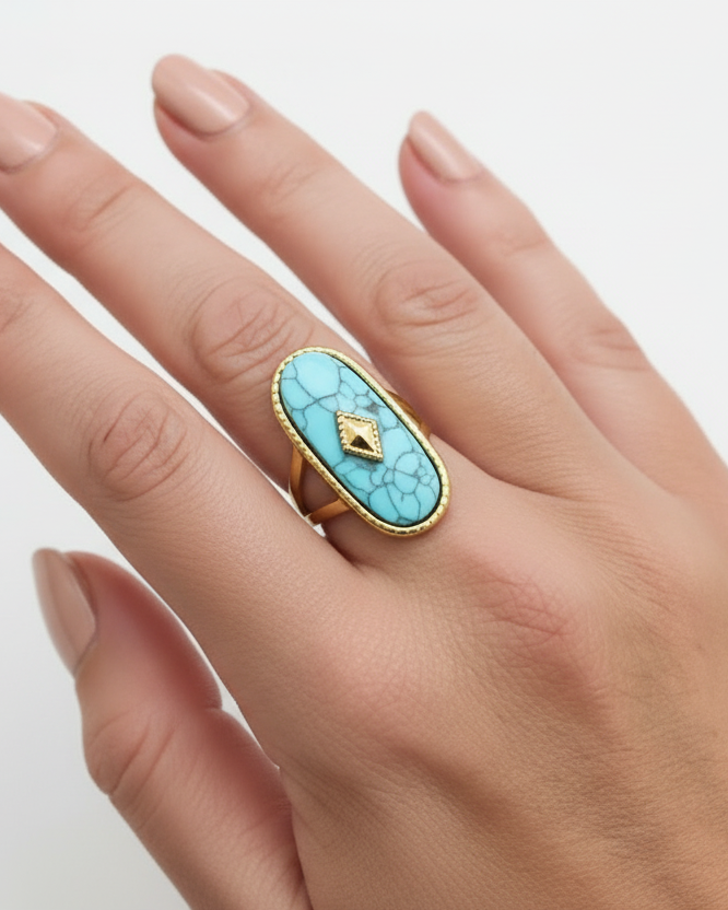 Anel de turquesa com esmalte nude