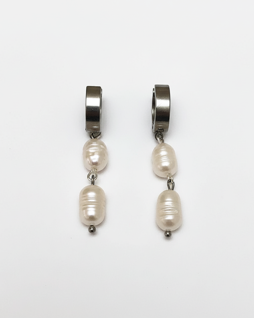 Brincos com pérolas - fundo branco limpo