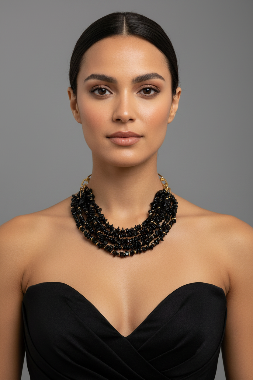 Colar em modelo glamurosa