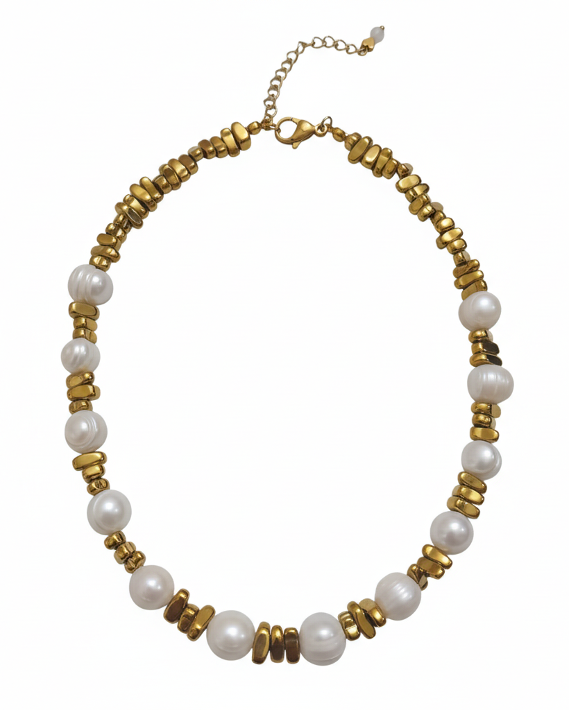Colar Siracusa dourado com fundo branco