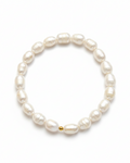 Pulseira de pérolas com fundo branco
